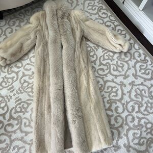 Chic Cream Fur Cape